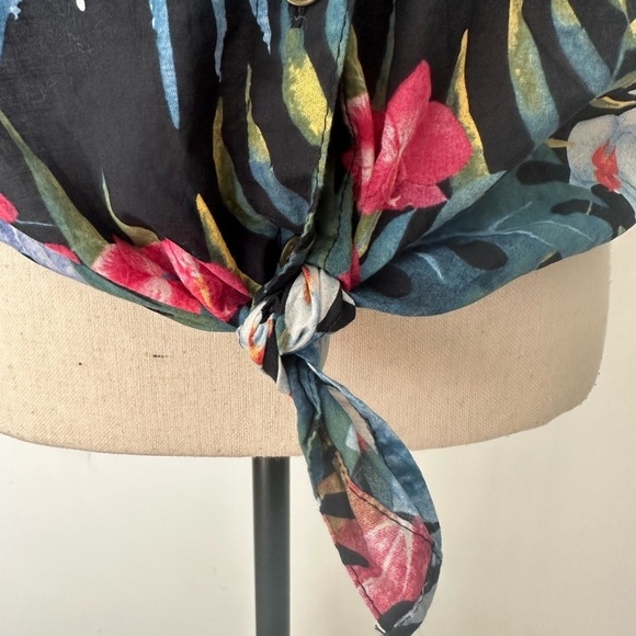 Harlow jungle, print, tie, shirt, cropped size  L/XL Jungle Barbie - Picture 3 of 9